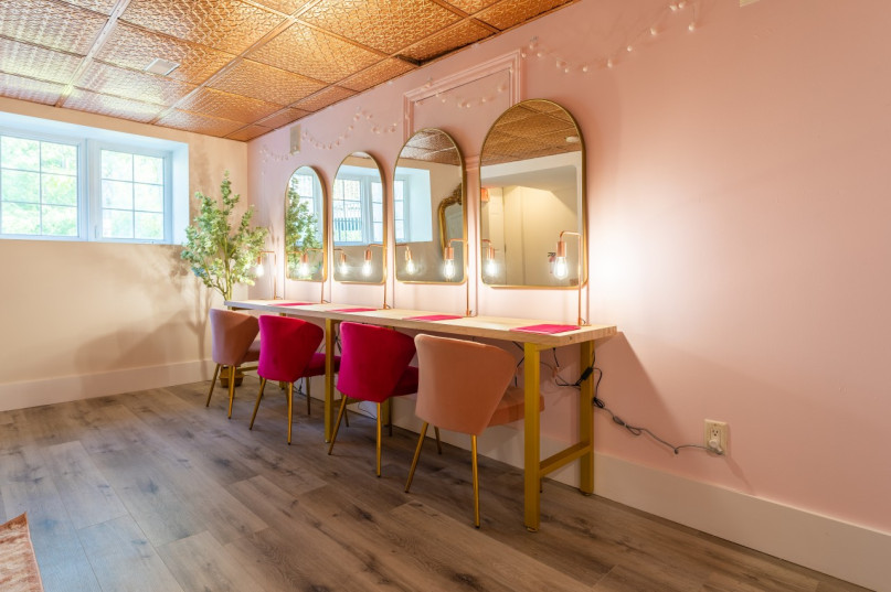 pluche74 foto film evenement locatie toronto stedelijk privé huis canada helder kleurrijk huis 35