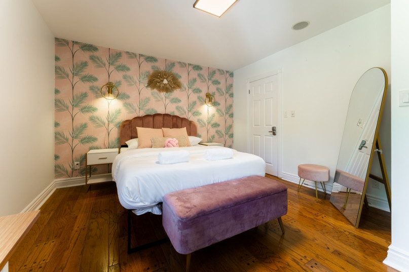 pluche74 foto film evenement locatie toronto stedelijk privé huis canada helder kleurrijk huis 39