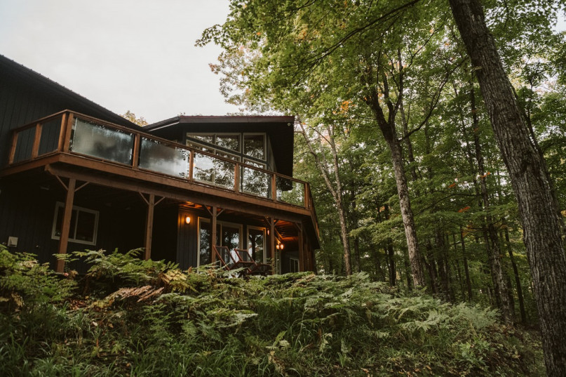 plush74 photo film location toronto lake house canada rustic forest private home 34