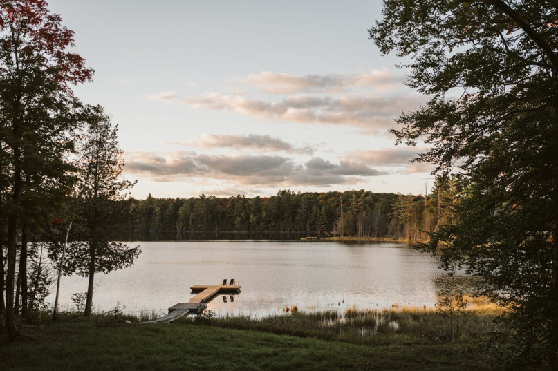plush74 photo film location toronto lake house canada rustic forest private home 39