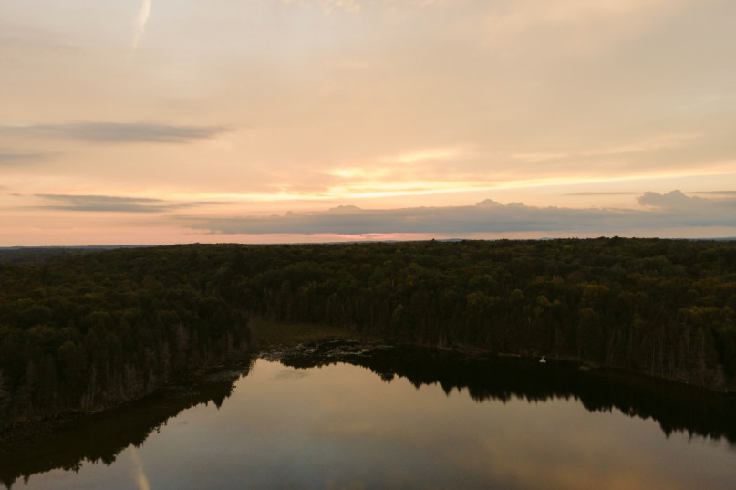 plush74 photo film location toronto lake house canada rustic forest private home 47