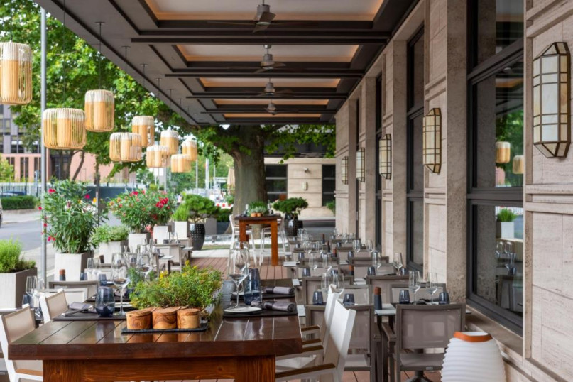 plush74 red velvet restaurant berlin 6