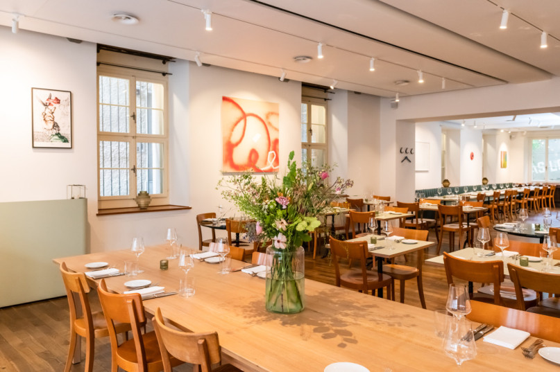 plush74 secret garden and bistro 25