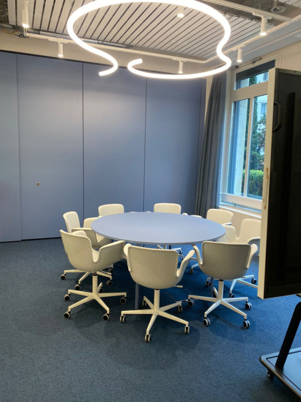 plush74 soft colour meeting room 1