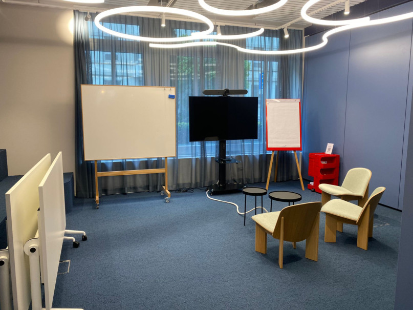 plush74 soft colour meeting room 1