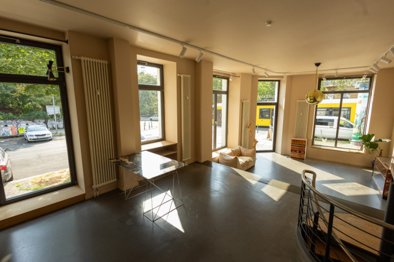 plush74 spacious pop up showroom in berlin 10