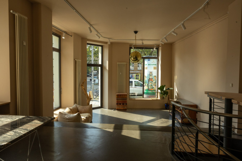 plush74 spacious pop up showroom in berlin 11