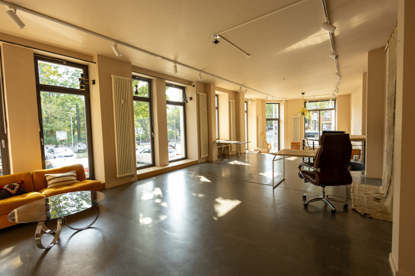 plush74 spacious pop up showroom in berlin 17 (2)