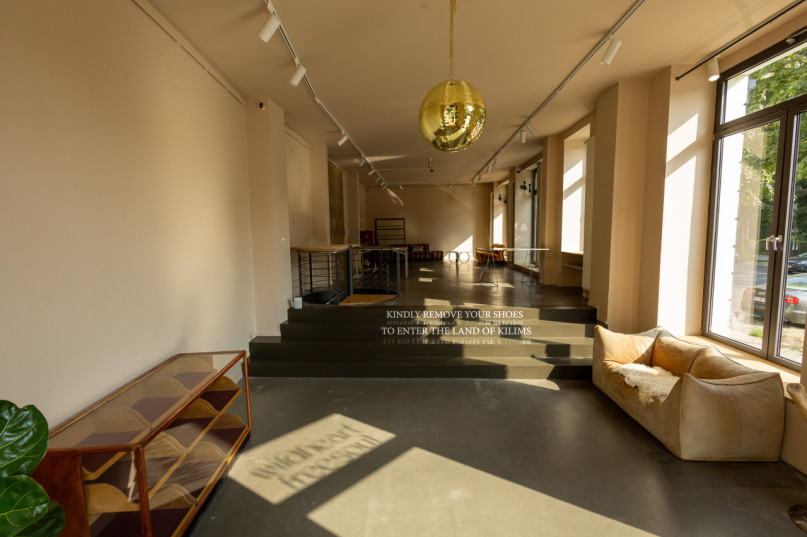 plush74 spacious pop up showroom in berlin 17