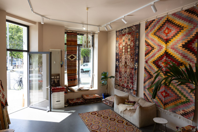 plush74 spacious pop up showroom in berlin 7