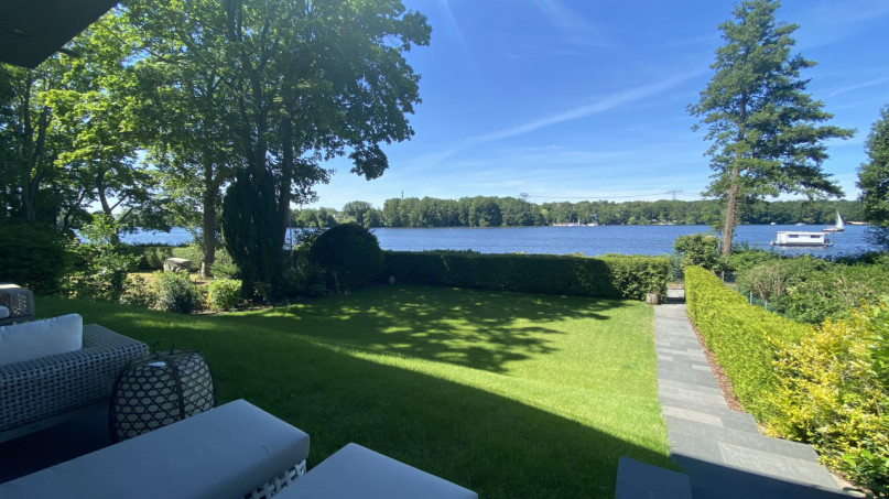 plush74 the sunlit lake house 35