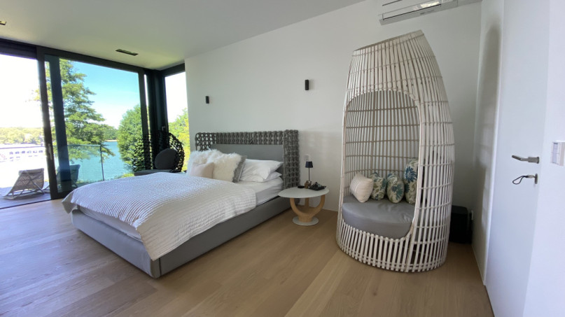 plush74 the sunlit lake house 73