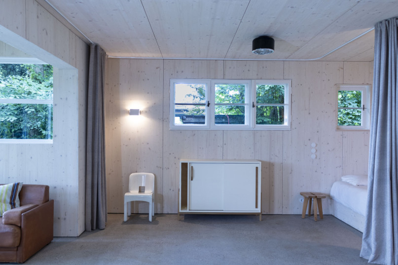 plush74 tiny house by the water 7