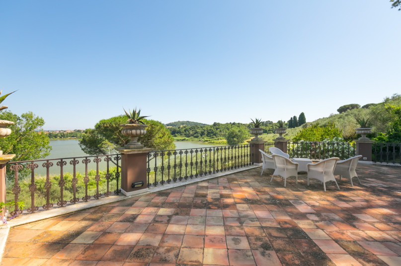 pluche74 toskana lake villa 28