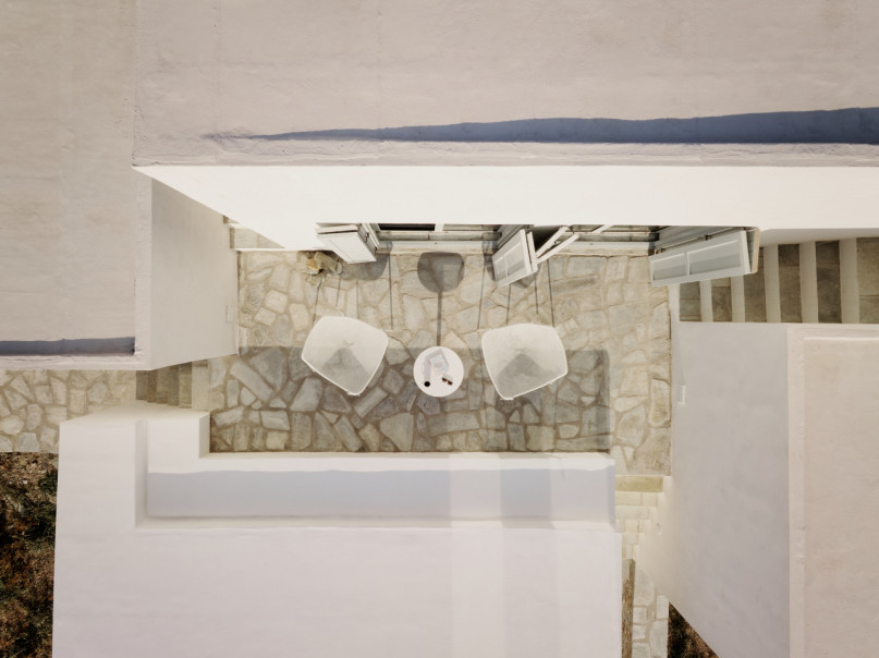 plush74 white cubes on the aegean 13