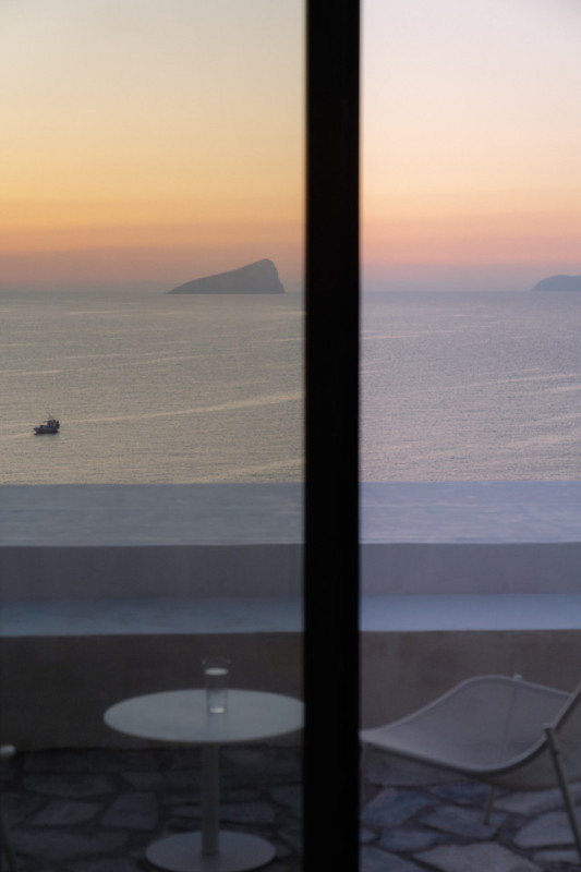 plush74 white cubes on the aegean 21