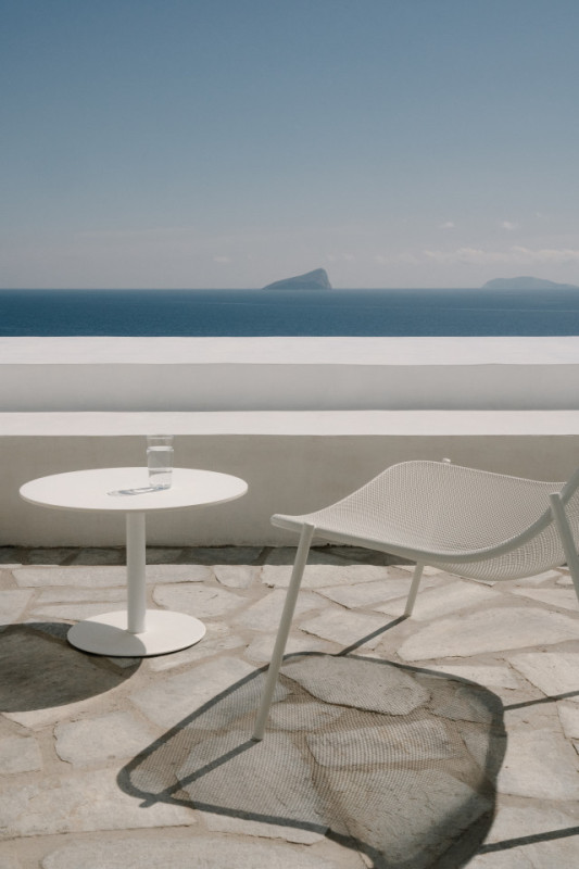 plush74 white cubes on the aegean 7