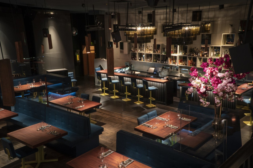 restaurant location berlin plush7411