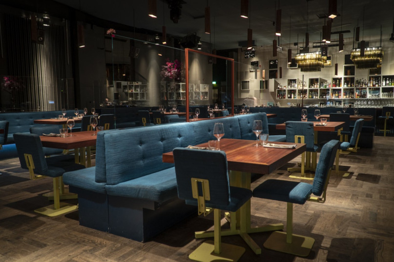 restaurant location berlin plush749