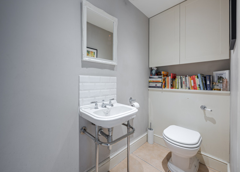 west house ground loo