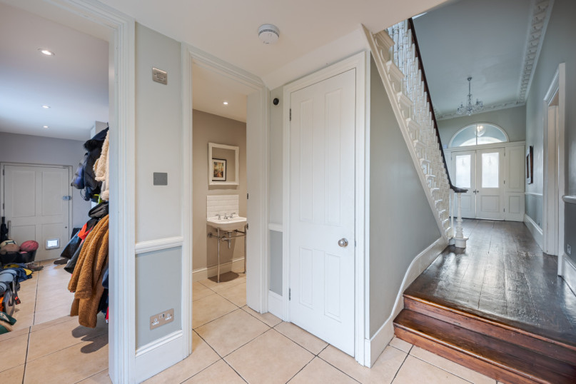 west house utilityloo