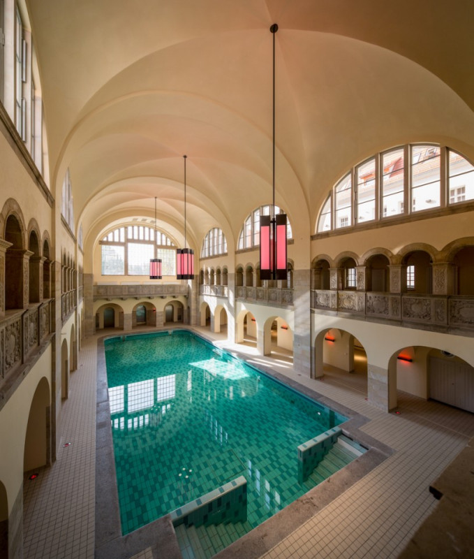 01 berlinlocationplush749