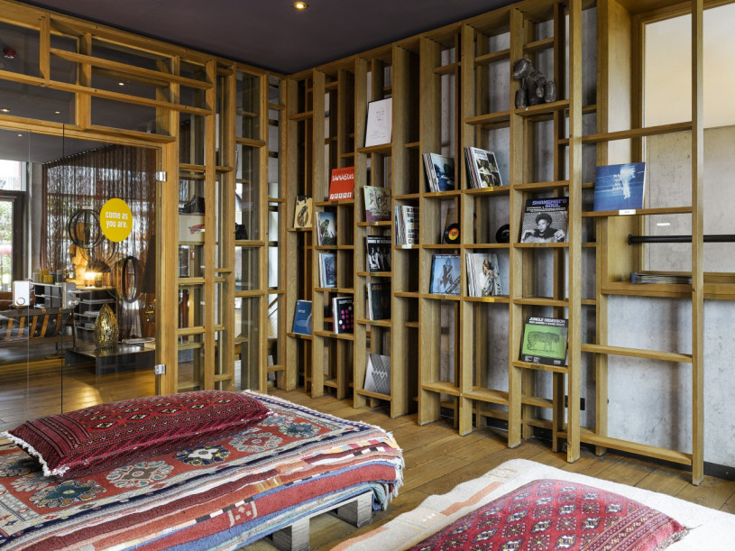 25h hafencity stephanlemke vinylroom medium 3