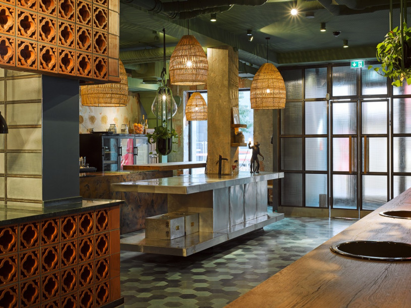 25h trip stephanlemke barshuka medium 6