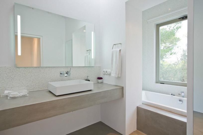 6093430250824d2f88f336f59749605c