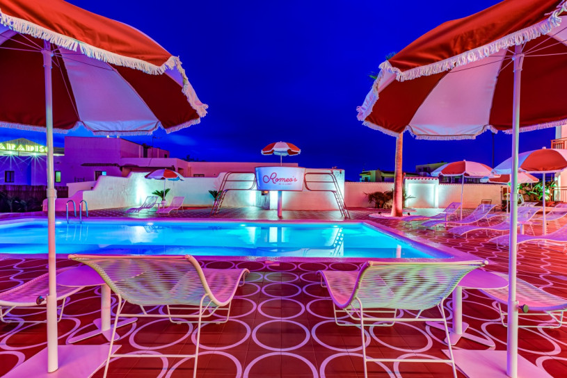 ajp8073and8more2019 12 outdoor chalet sun045