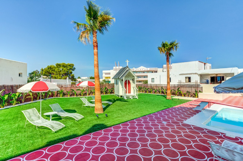 ajp9405and8more2019 12 outdoor chalet sun072