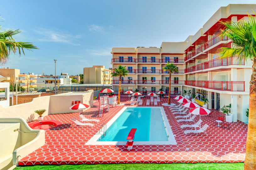 ajp9441and8more2019 12 outdoor chalet sun073