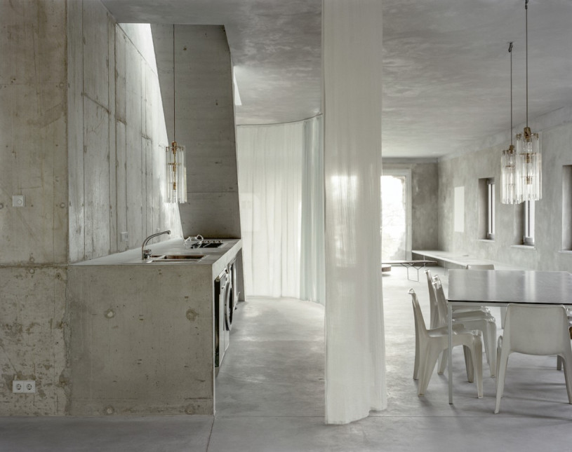 berlin location concrete brutalismus villa house plush74 4