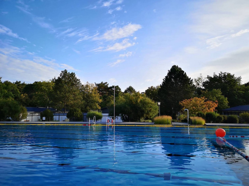 berlinlocationplush745jpeg8