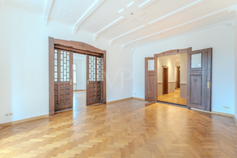 plush 74 bright and spacious berlin altbau 98701 10