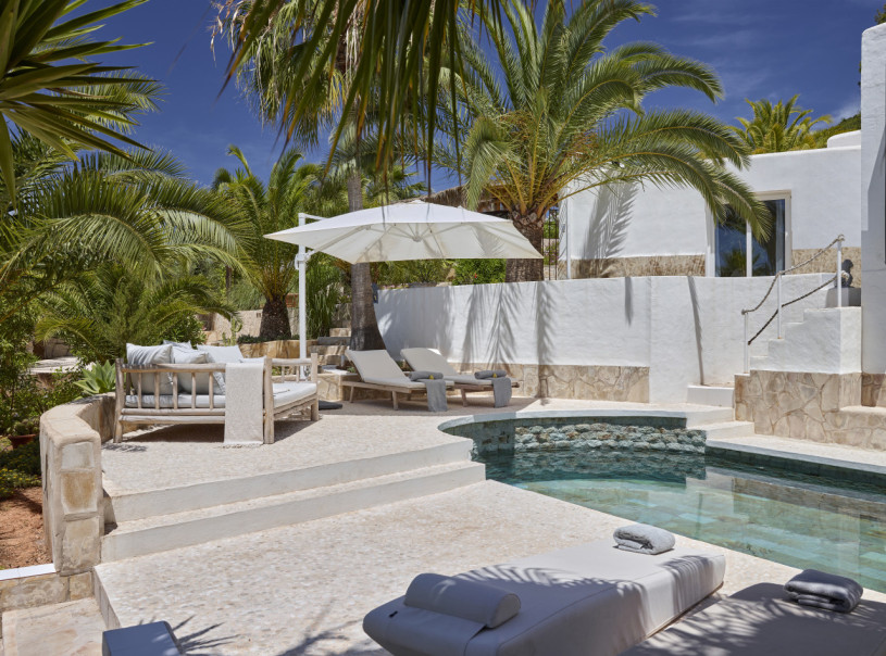 plush 74 casa media luna ibiza 91322 2