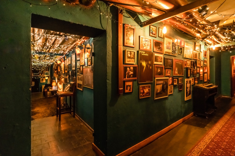 plush74 1920s roaring hideaway 31