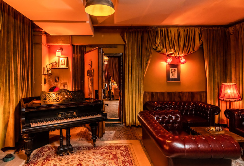 plush74 1920s roaring hideaway 39