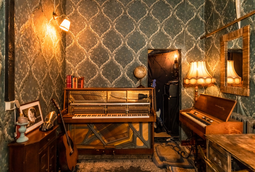 plush74 1920s roaring hideaway 40