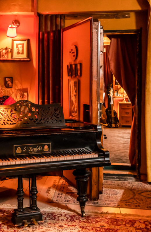 plush74 1920s roaring hideaway 7