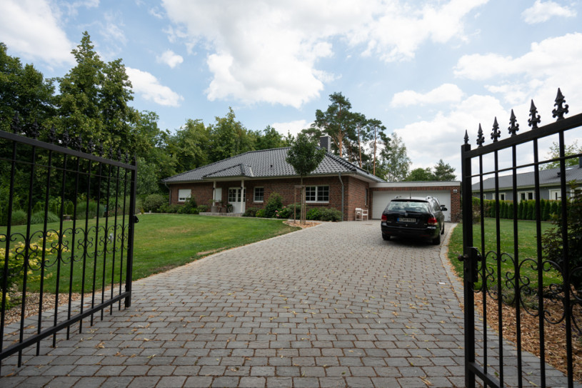 plush74 berlin house film photo shoot brownstone garden advertising family garage scout location 14