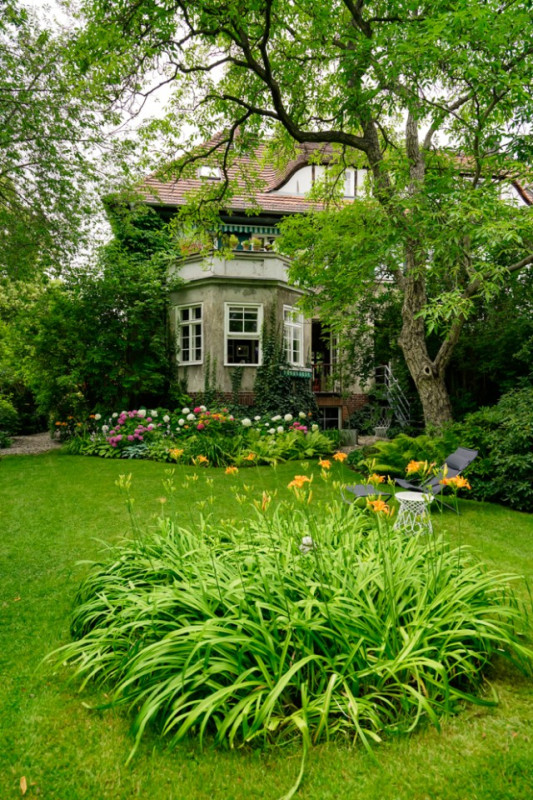 plush74 berlin house historical architecture furniture classics location photo film scout villa garden flowers 24