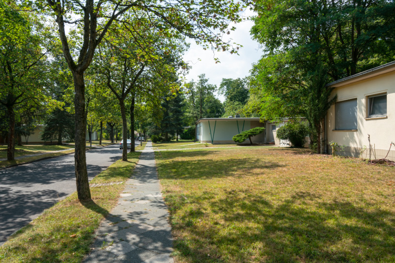 plush74 berlin location rental film scout photo village american style12