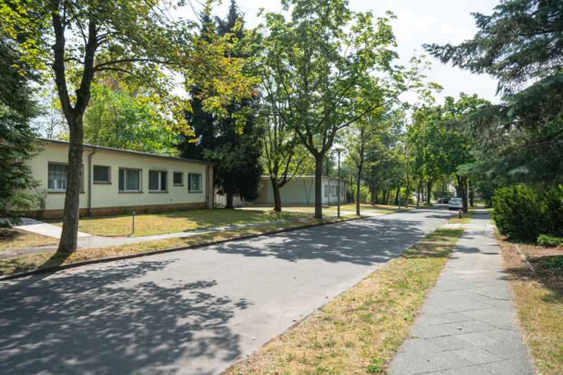 plush74 berlin location rental film scout photo village american style13