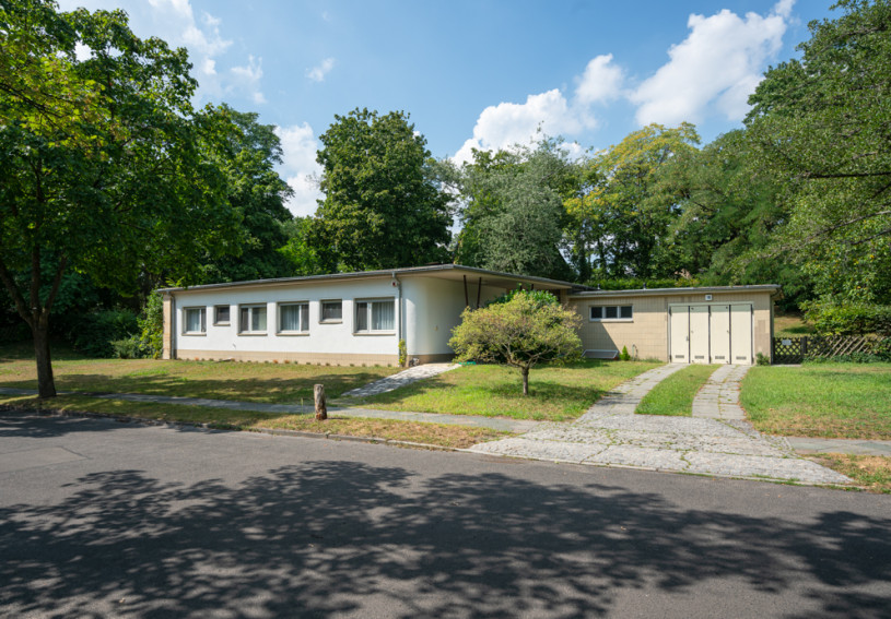 plush74 berlin location rental film scout photo village american style14