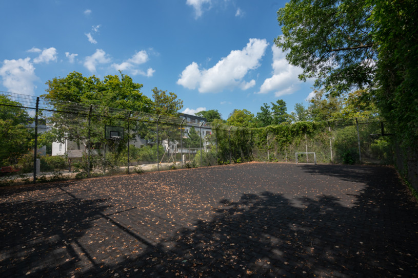 plush74 berlin location rental film scout photo village american style19