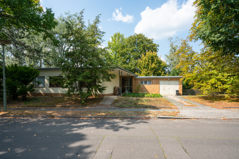 plush74 berlin location rental film scout photo village american style20