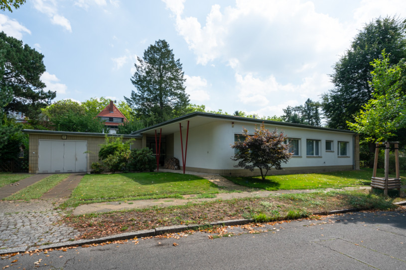 plush74 berlin location rental film scout photo village american style22