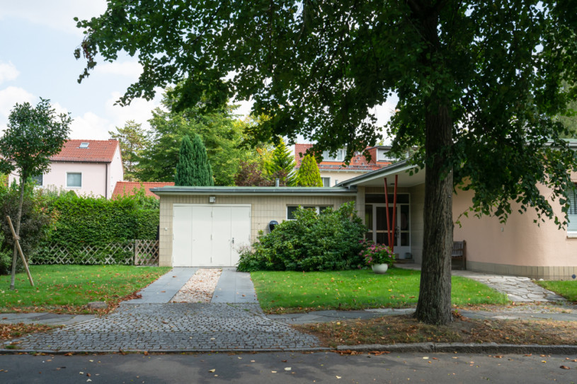 plush74 berlin location rental film scout photo village american style33