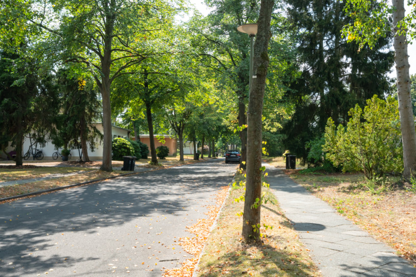 plush74 berlin location rental film scout photo village american style37